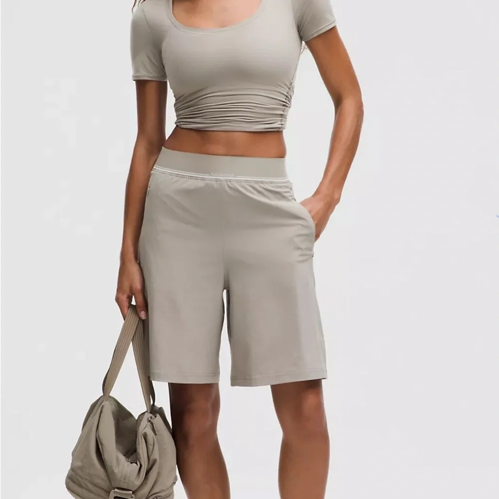 Lululemon Swift Relaxed Shorts 9” with zipper Pickets Cream - Picture 1 of 10
